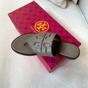 Tory Burch Jolie leather thong sandals NWT 5.5